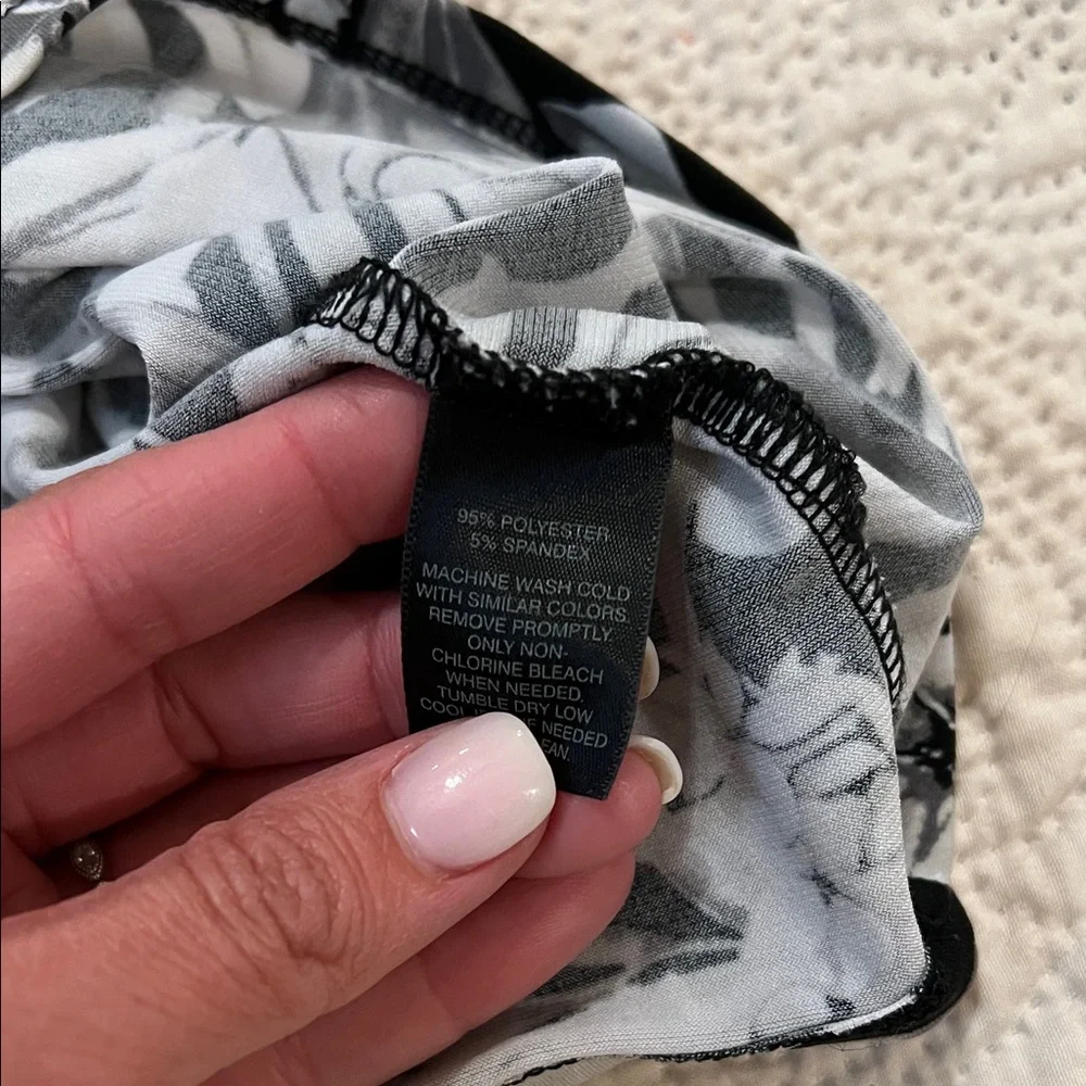 White House Black Market Black & White Floral Tank Top | Tropical Print | Size L - Picture 4 of 8